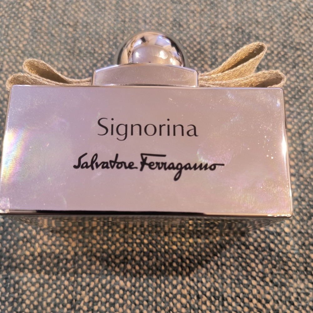 Salvatore Ferragamo Signorina Perfume